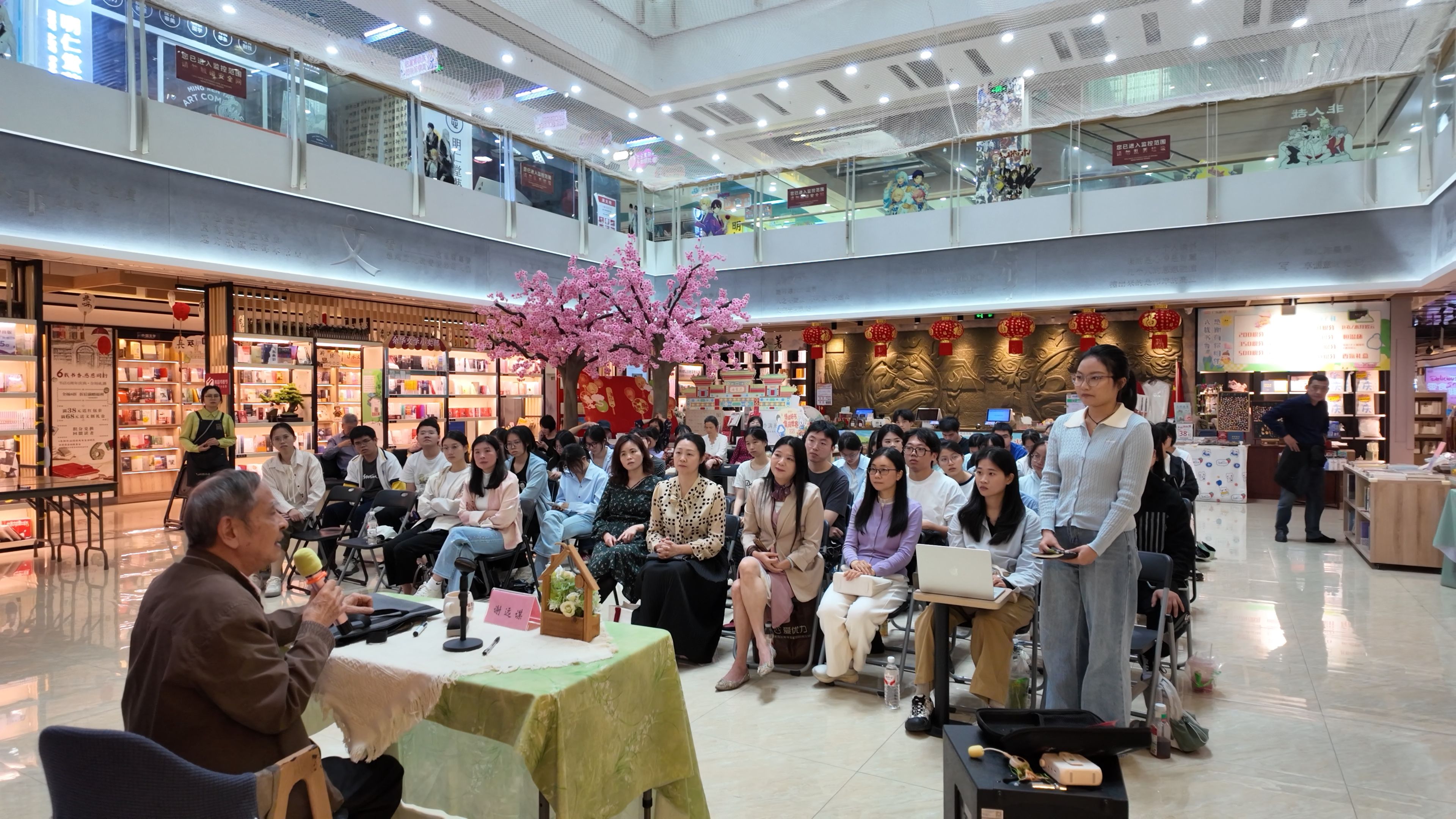 书香砚都”里的历史回响:bv伟德源自英国始于1946联合新华书店开展中西文化交流