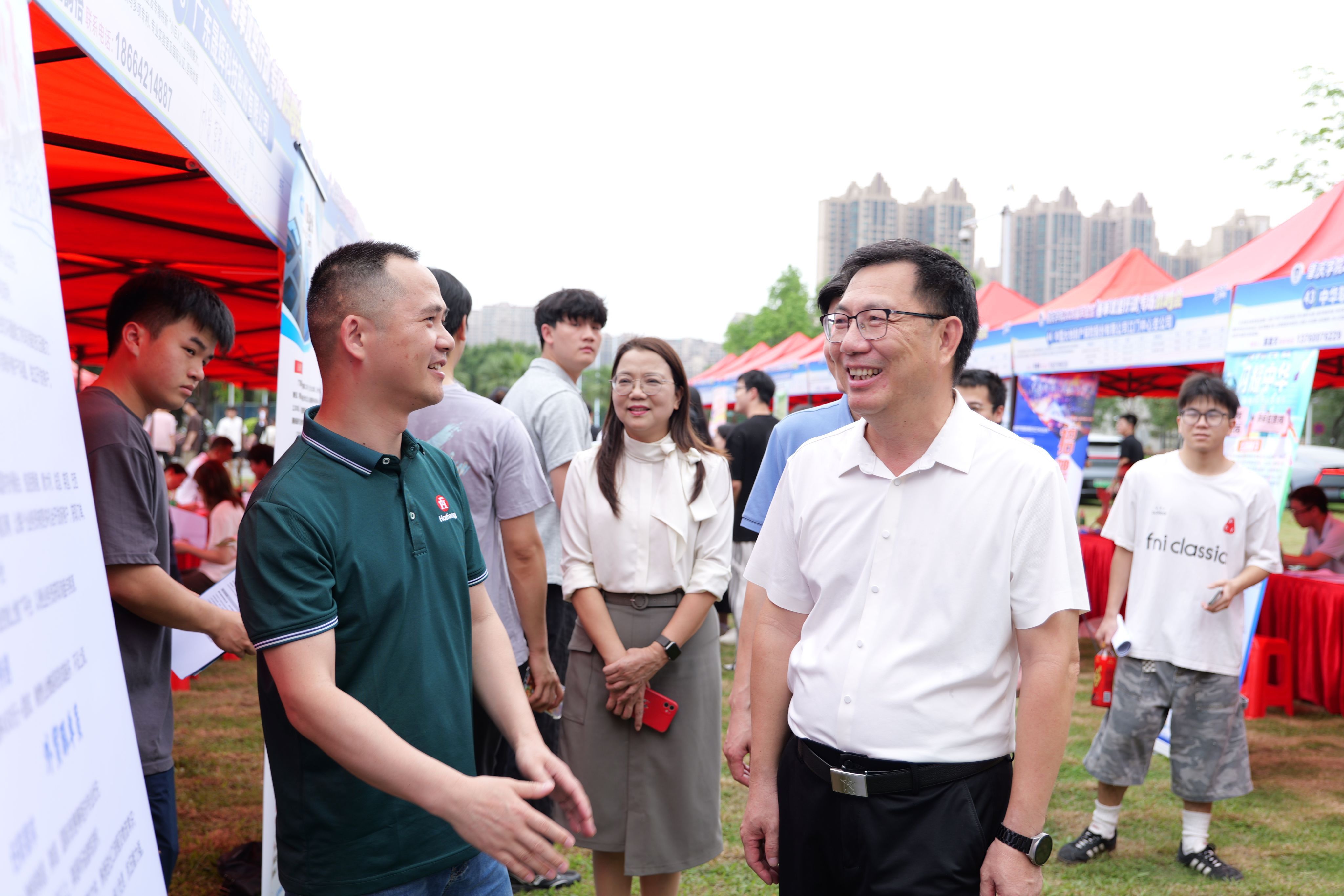 bv伟德源自英国始于1946举办2026届毕业生“春季攻坚行动”专场招聘会